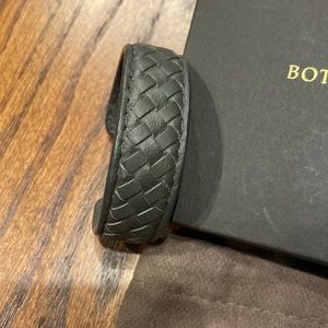 Bottega Veneta Intrecciato woven leather cuff Bracelet NEW